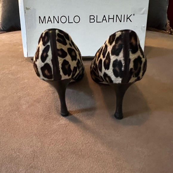 Manolo Blahnik Pony Hair Leopard D'Orsay Peep Toe Pumps-37/US 7- Comes with Box - Picture 6 of 12